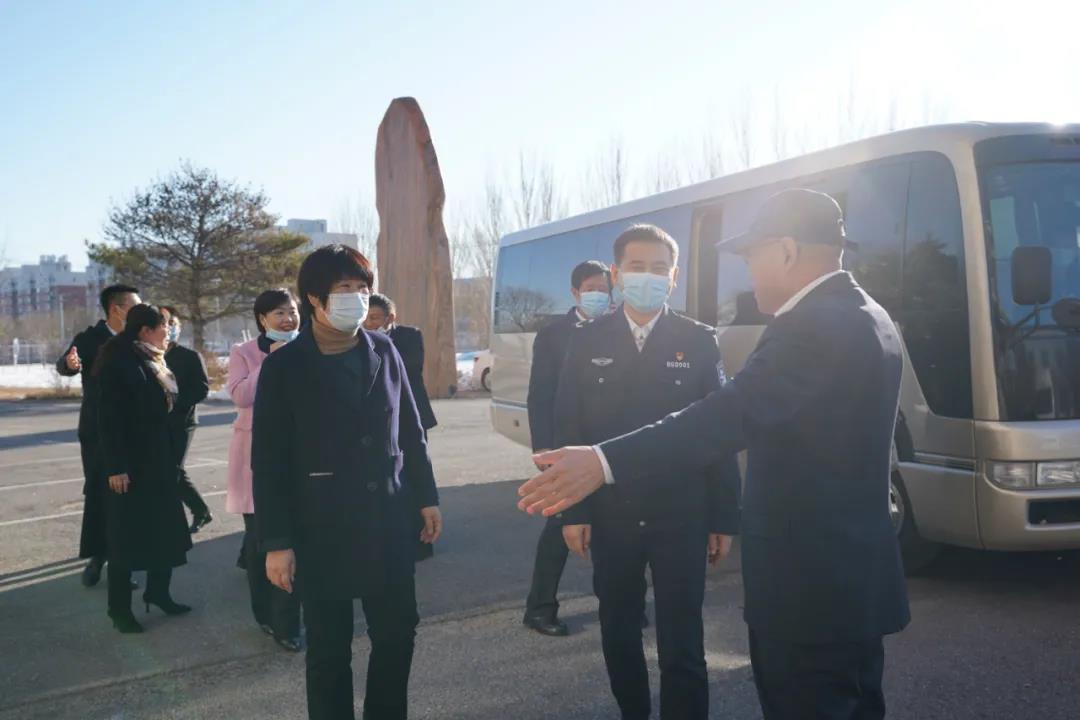 朝陽副市長、市公安局黨委書記、局長趙丕顯帶隊參觀冰河集團